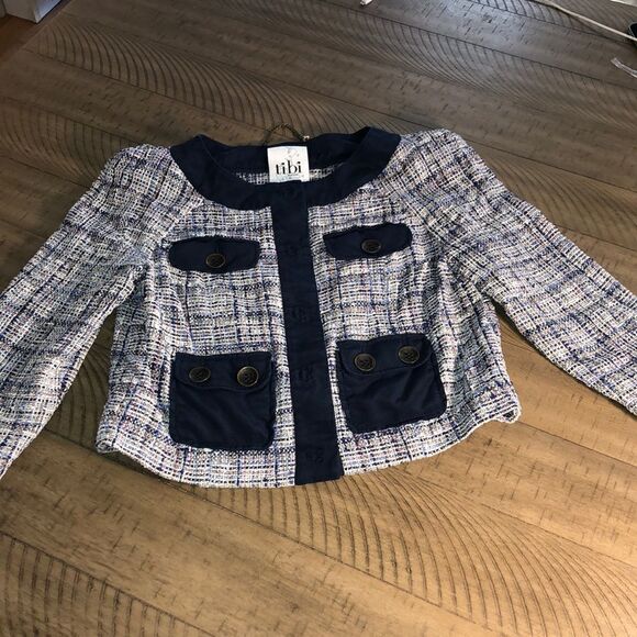 Tibi New York’s Chanel Style Knit Cropped Jacket 4 usable pockets. Hidden snaps. - Picture 1 of 16